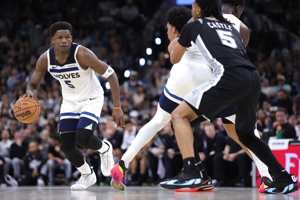 NBA G联赛季后赛激战 布克奈特35分带队逆转船长